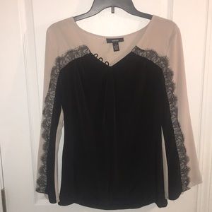 Beautiful lace detailed Alfani top